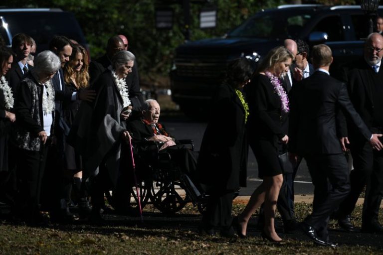 Former president Jimmy Carter casts early ballot in Georgia