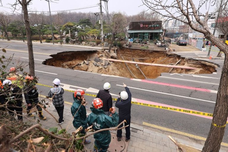 Motorcyclist who disappeared into Seoul sinkhole found dead after overnight search