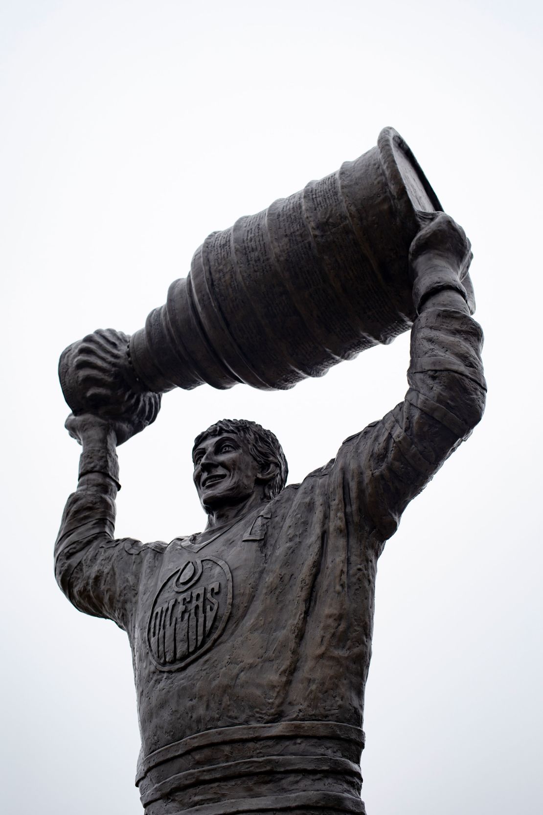 Outside the Wayne Gretzky Sports Centre in Brantford, a statue of the hockey legend is seen lifting the Stanley Cup.