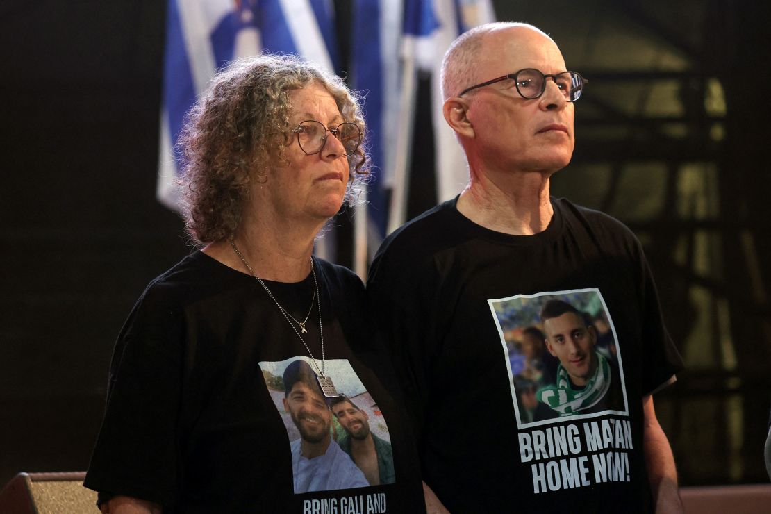 Aviva Siegel and Keith Siegel attend a protest calling for the end of the war and the release of the remaining hostages at Hostages